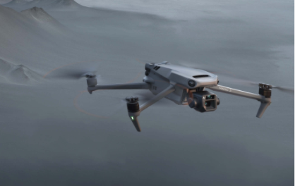 大疆（DJI） Mavic3 无人机 畅飞带屏套装含一年保险起飞重量895 克轴距380.1 mm最大起飞海拔高度6000 米最长飞行时间（无风环境）46 分钟 Mavic3
